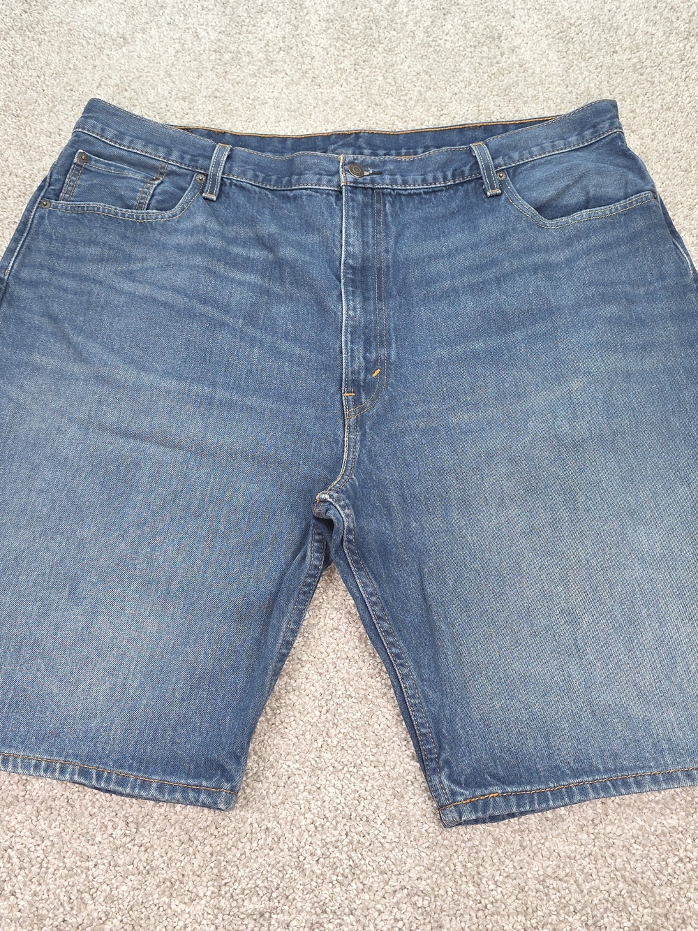 Levi’s 569 Denim Shorts Men’s 46 Medium Wash Faded Whiskering 100% Cotton Baggy